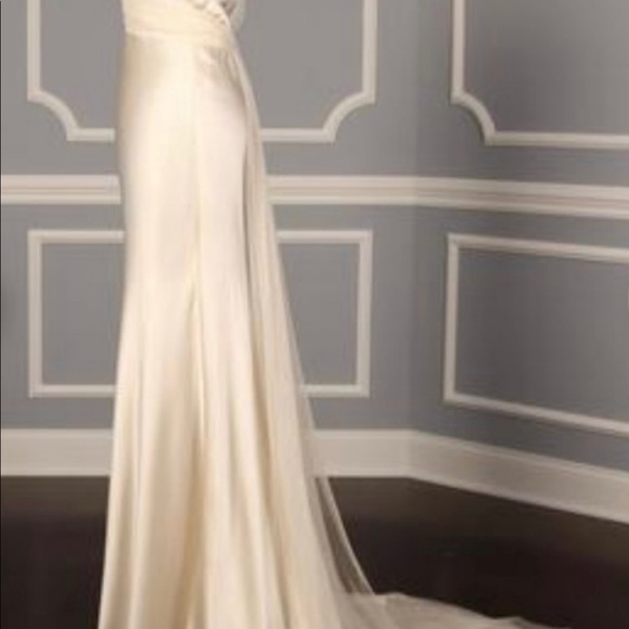 Vera Wang Silk Wedding Gown - size 10 - ivory - 2G144 - Picture 5 of 14